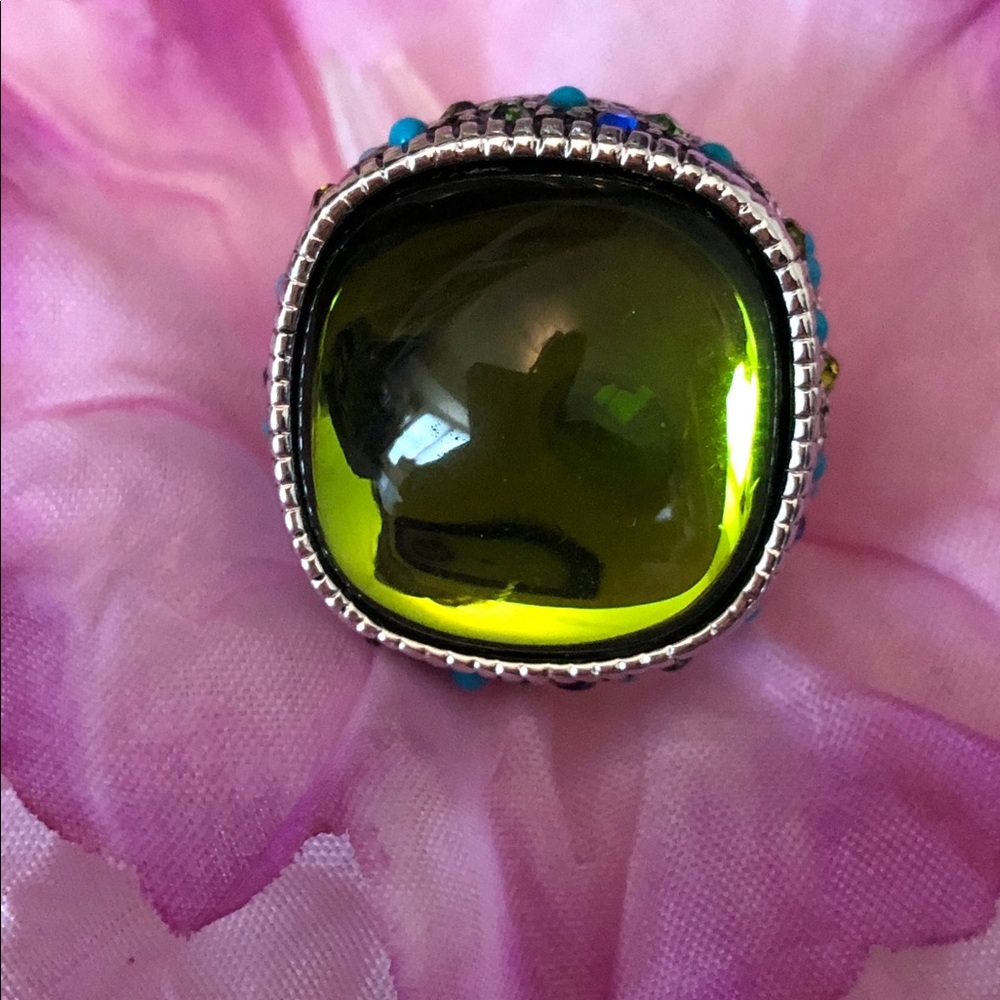 Lía Sophia Size 6 Green Stone Ring